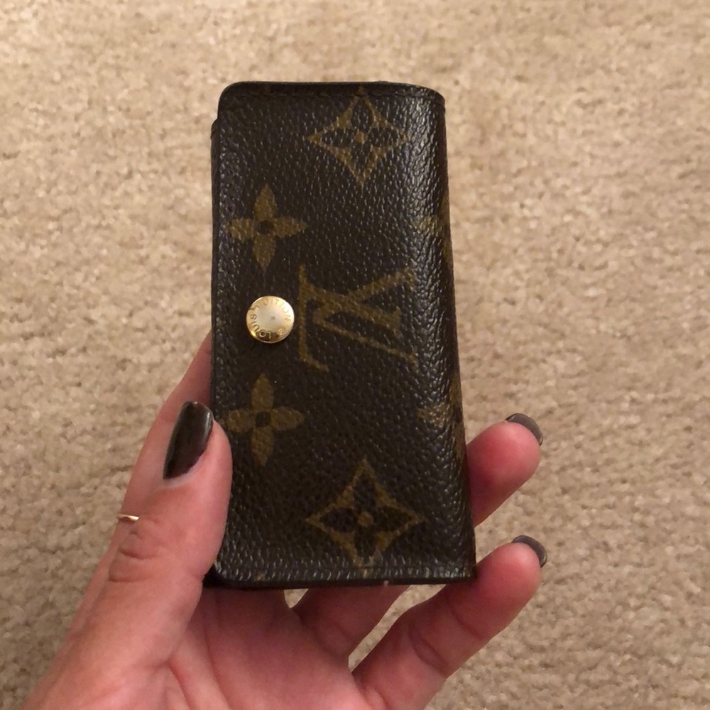 Louis Vuitton monogram key holder snap closure